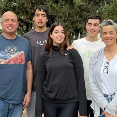 אביב קוץ הי